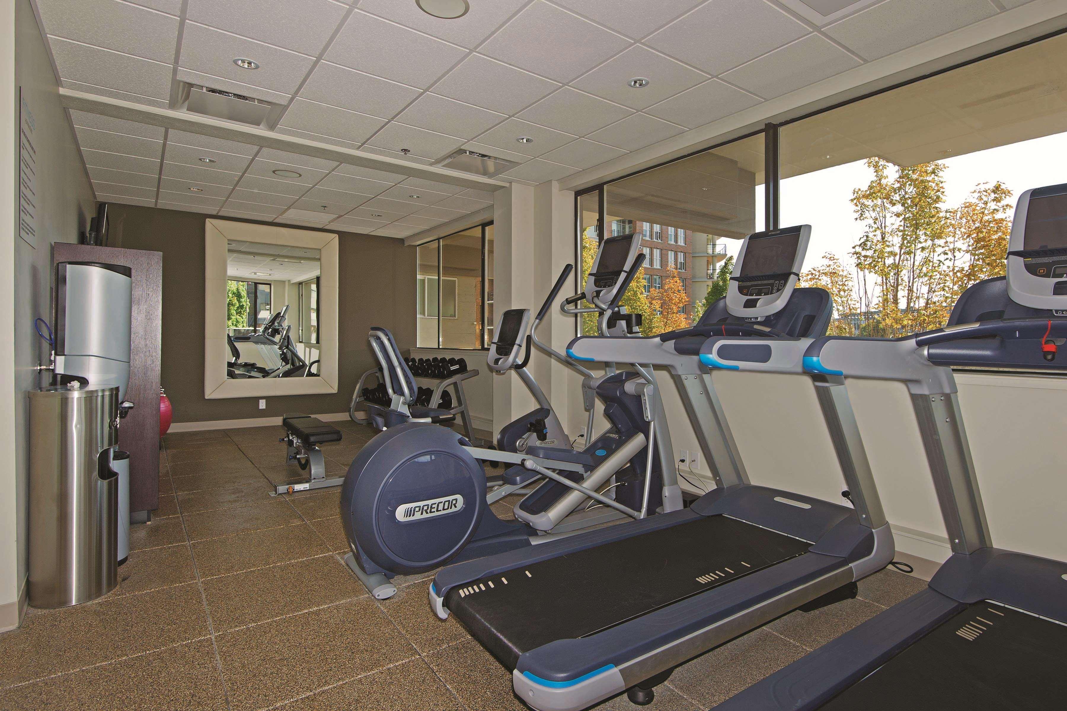 Doubletree By Hilton Hotel & Suites Victoria Ngoại thất bức ảnh
