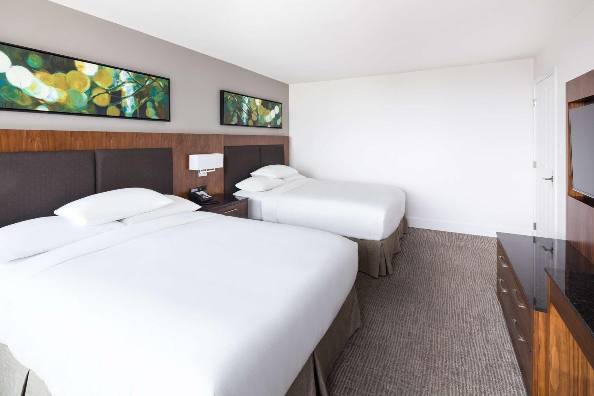 Doubletree By Hilton Hotel & Suites Victoria Ngoại thất bức ảnh