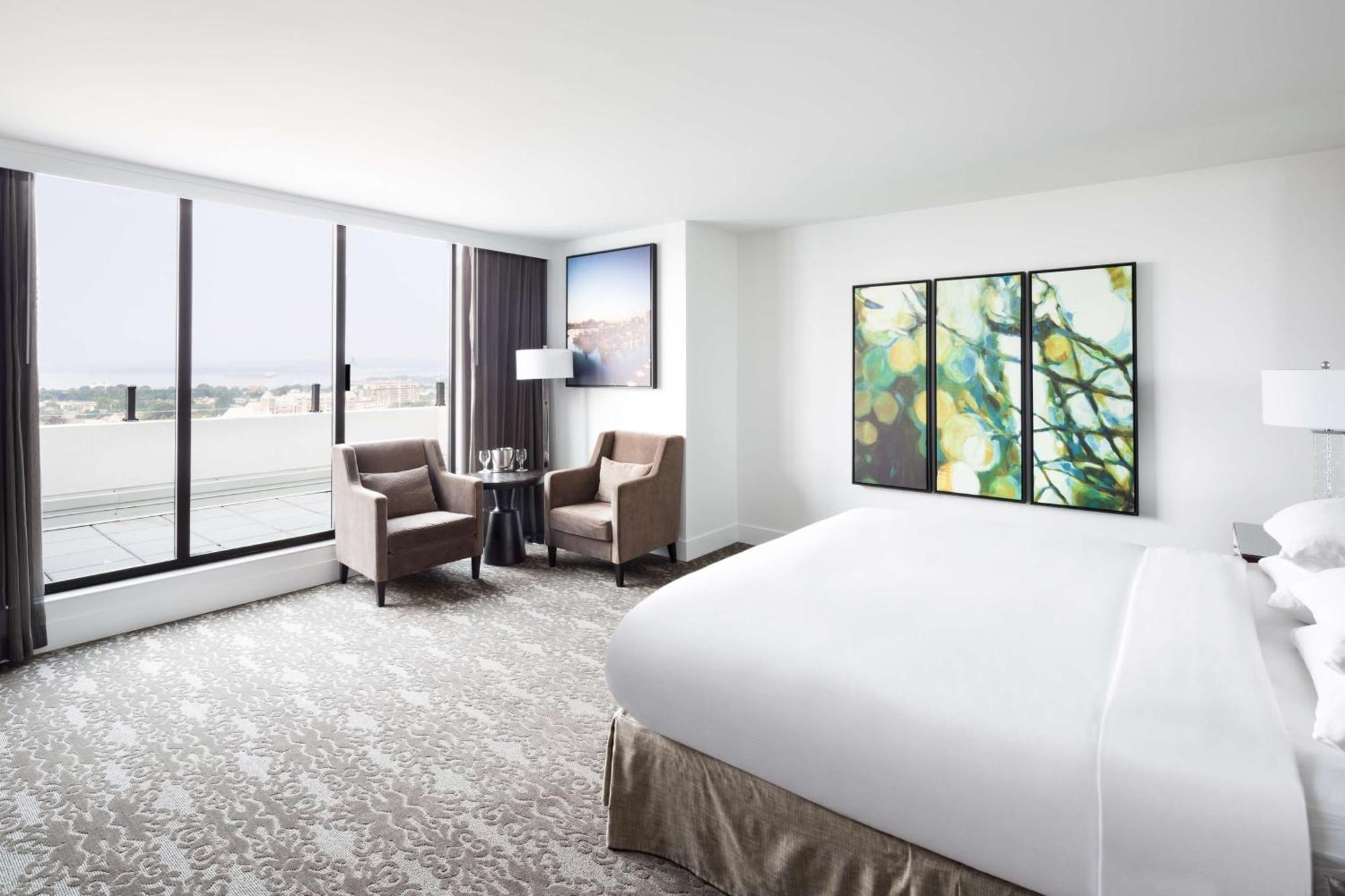 Doubletree By Hilton Hotel & Suites Victoria Ngoại thất bức ảnh