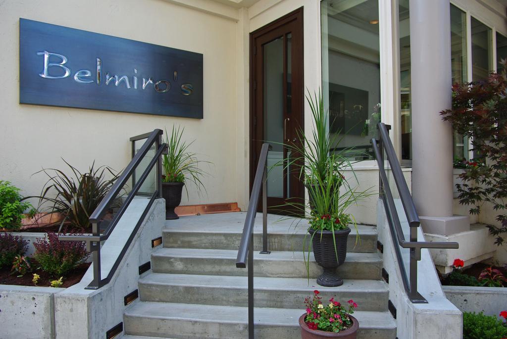 Doubletree By Hilton Hotel & Suites Victoria Ngoại thất bức ảnh